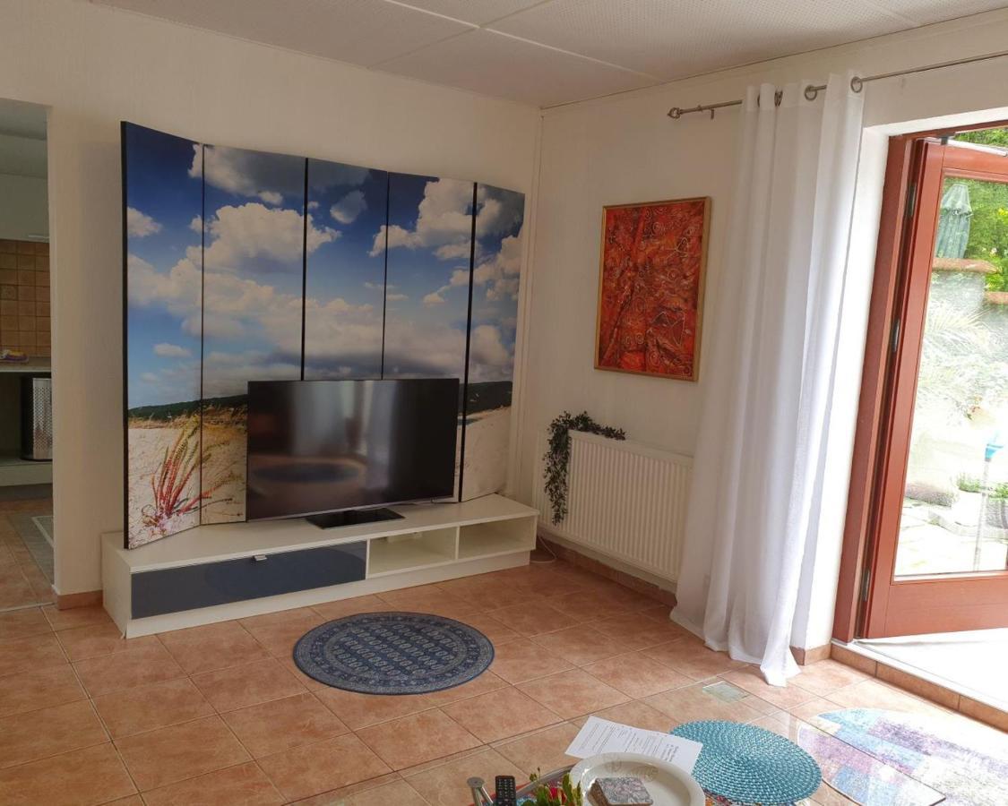 Laegenhet Thujan, Solrosen I Simrishamn-Oesterlen Luaran gambar